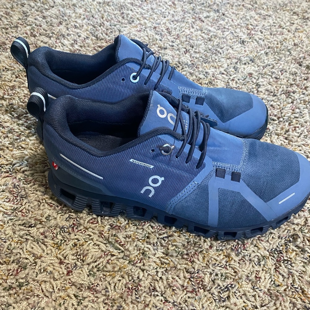 On Running women’s Navy and Light Blue Athletic Shoes (waterproof)